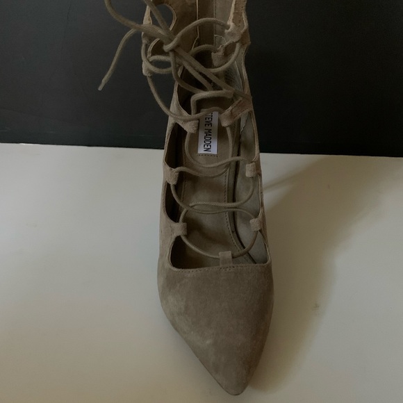 New with box Steve Madden yeskia taupe suede heels - Picture 3 of 7